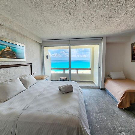 Rodero By Solymar Beach Front Condos In Hotel Zone Cancún Exteriör bild