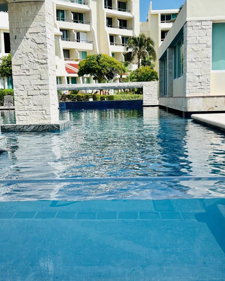 Rodero By Solymar Beach Front Condos In Hotel Zone Cancún Exteriör bild