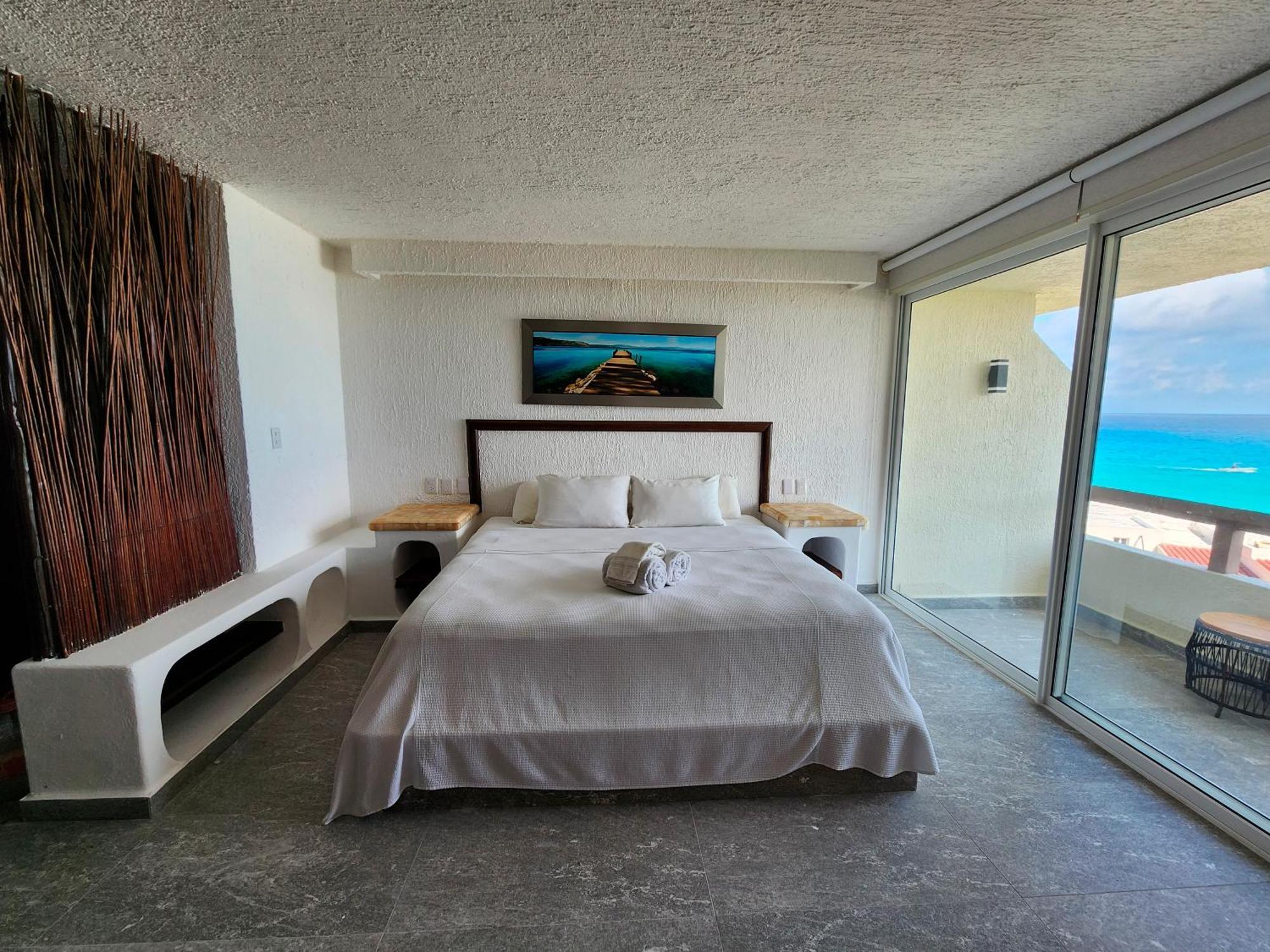 Rodero By Solymar Beach Front Condos In Hotel Zone Cancún Exteriör bild