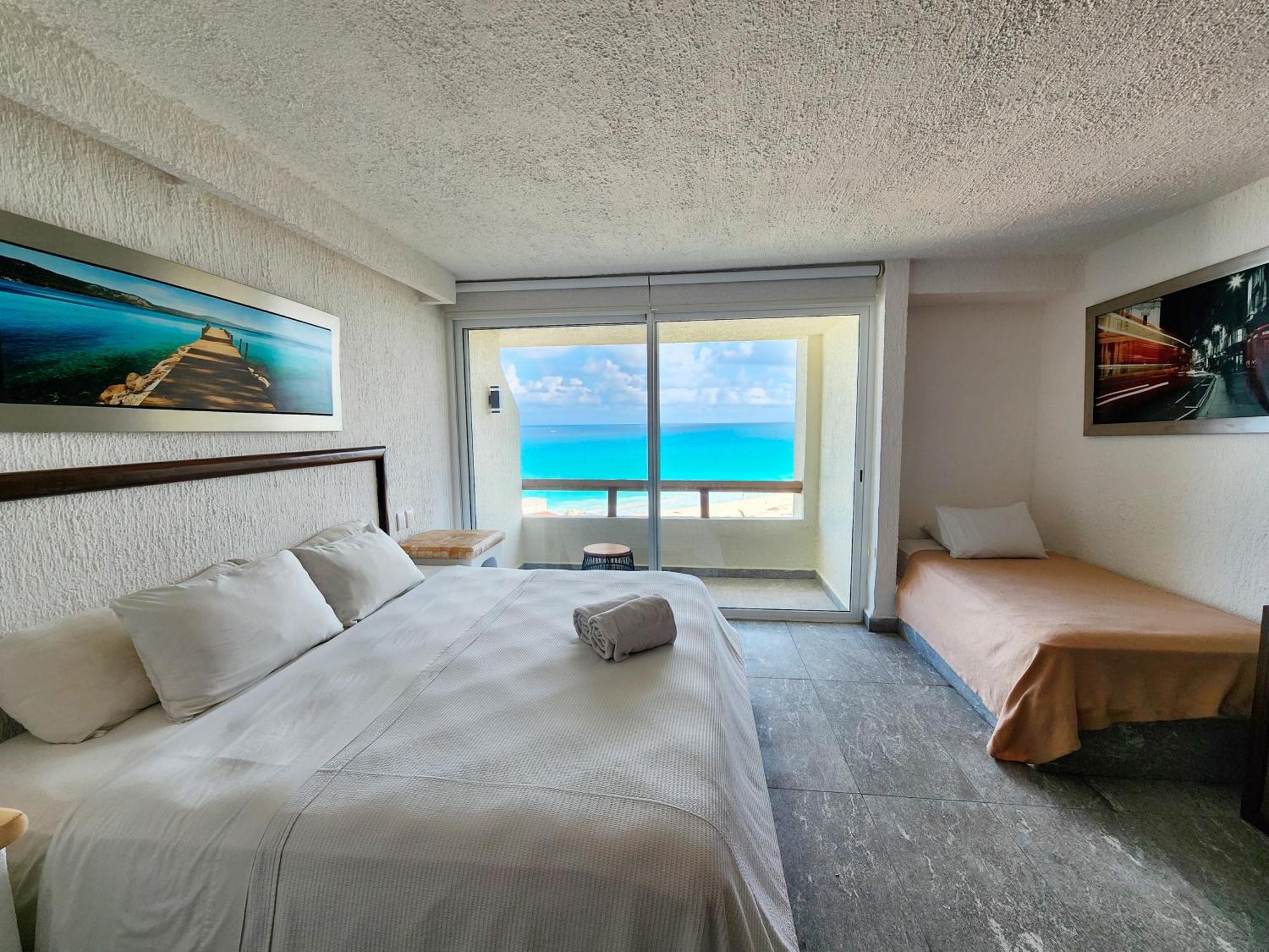 Rodero By Solymar Beach Front Condos In Hotel Zone Cancún Exteriör bild