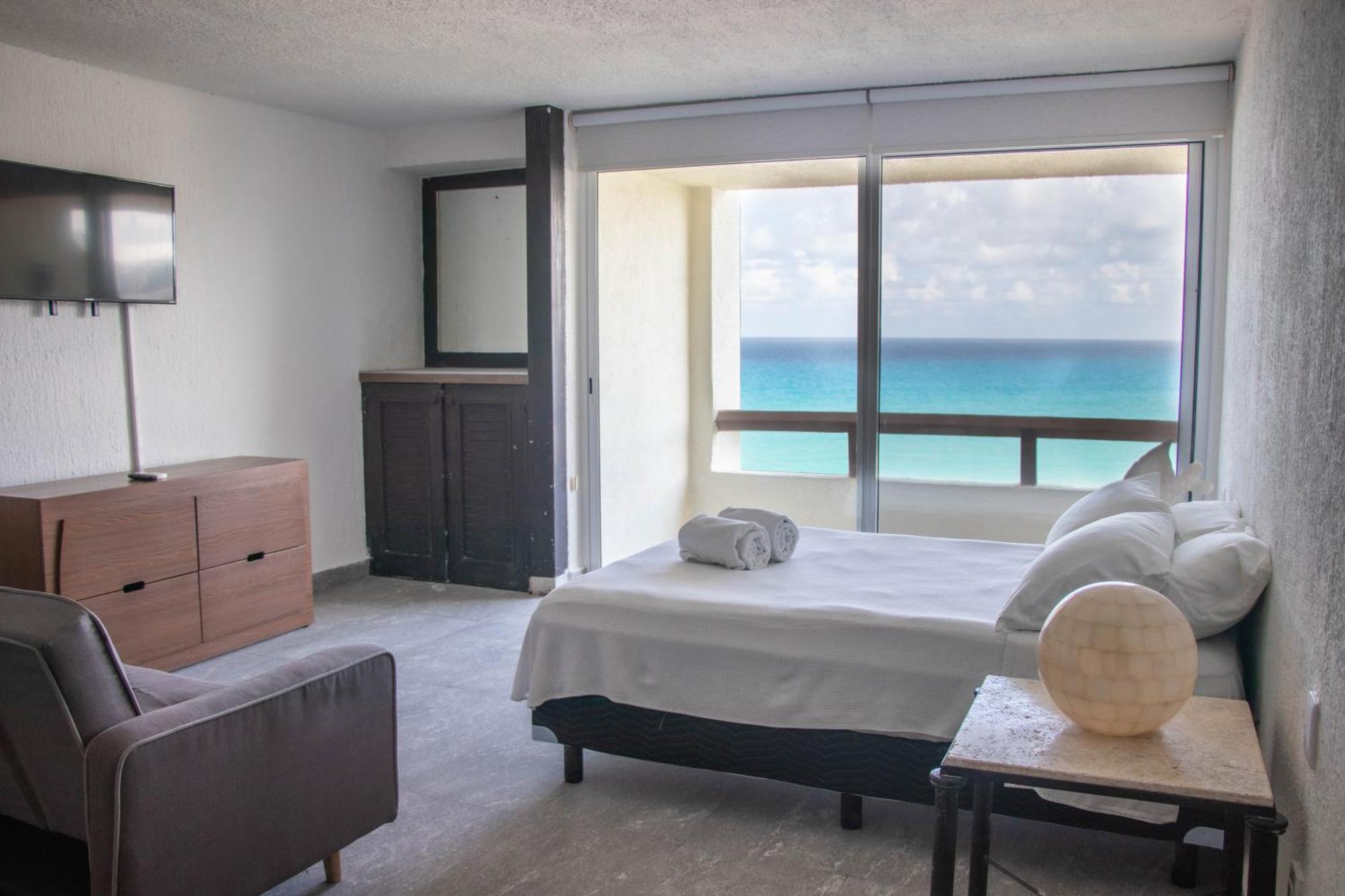 Rodero By Solymar Beach Front Condos In Hotel Zone Cancún Exteriör bild