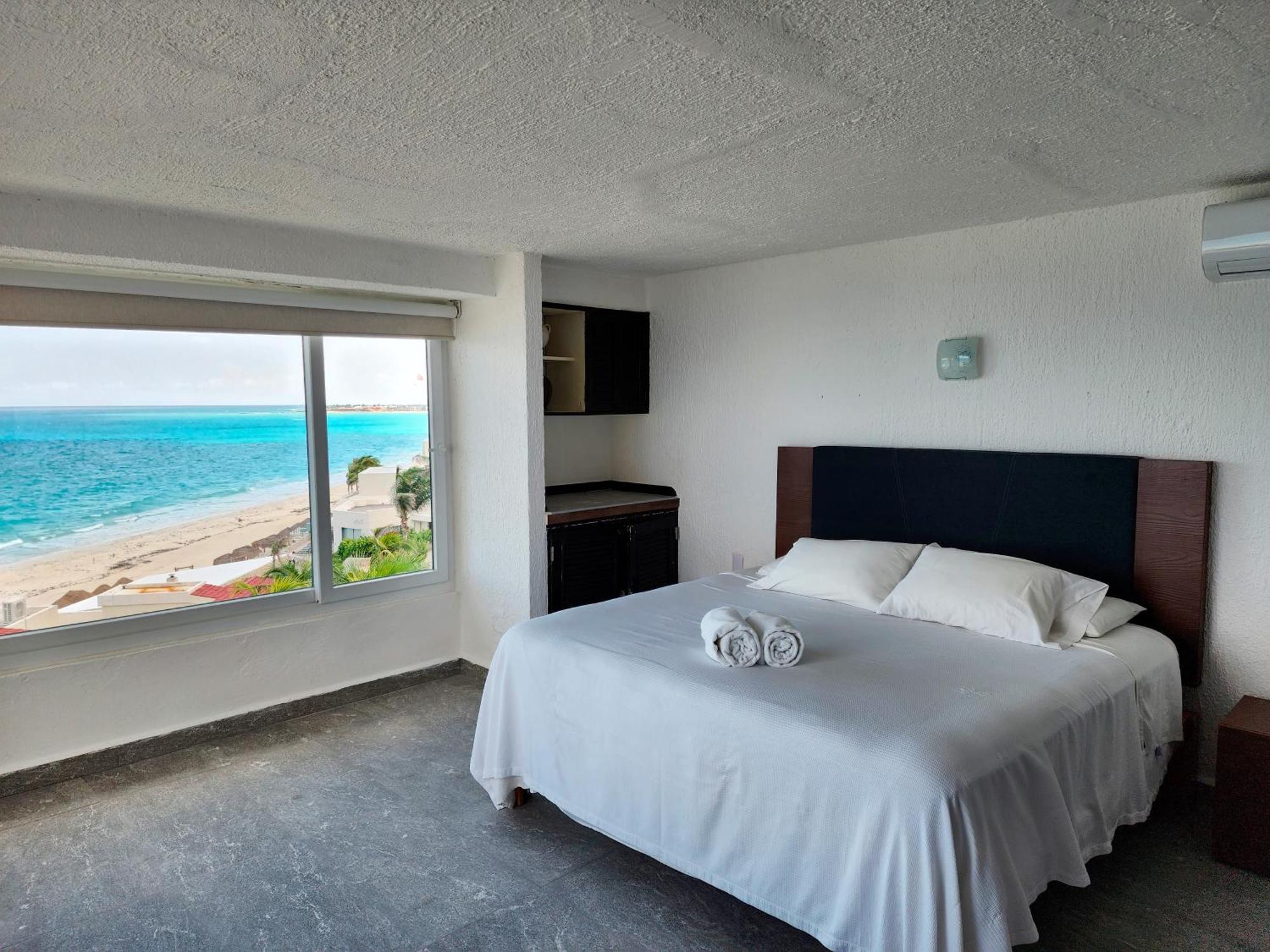 Rodero By Solymar Beach Front Condos In Hotel Zone Cancún Exteriör bild