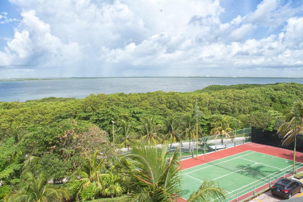 Rodero By Solymar Beach Front Condos In Hotel Zone Cancún Exteriör bild