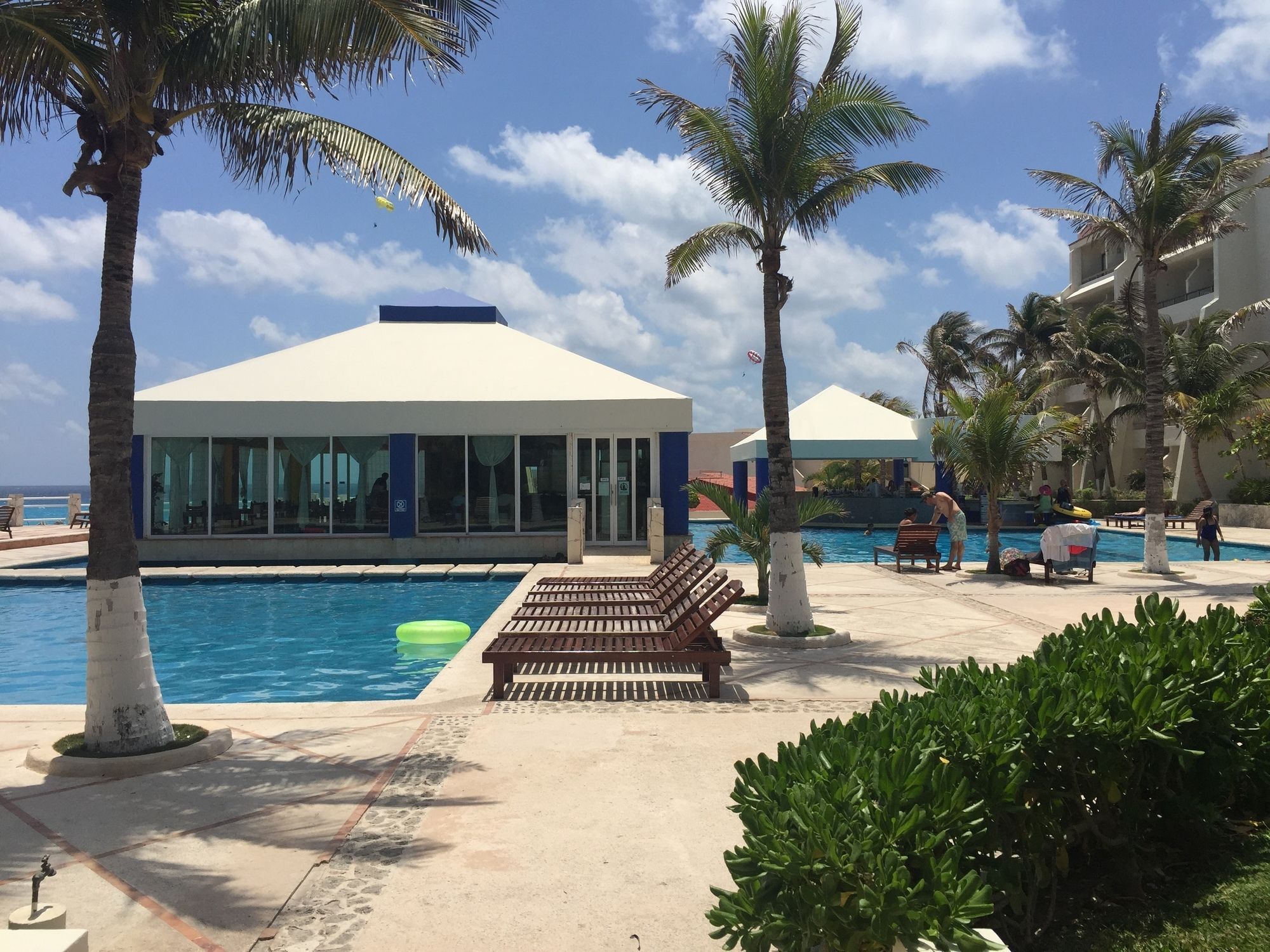 Rodero By Solymar Beach Front Condos In Hotel Zone Cancún Exteriör bild