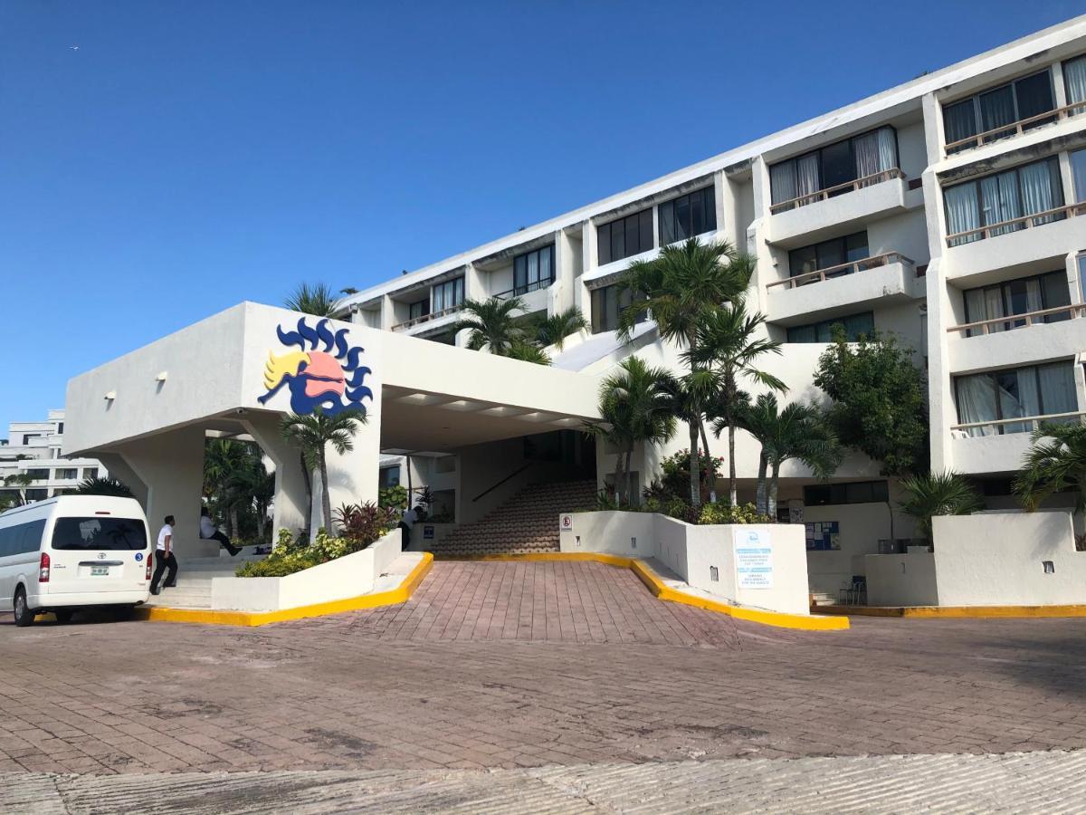 Rodero By Solymar Beach Front Condos In Hotel Zone Cancún Exteriör bild